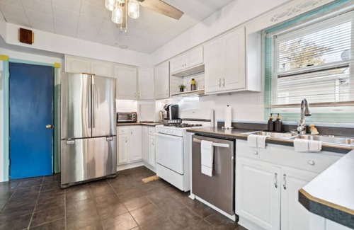 Mayfield Heights House | 3-Bedroom Cottage in Mayfield Heights