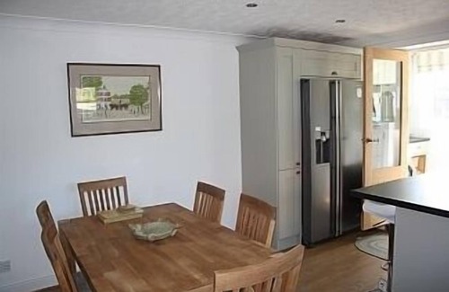 Fakenham Cottage | 3 bedroom Cottage in South Creake, Near Burnham Market, Sleeps 6, local pub
