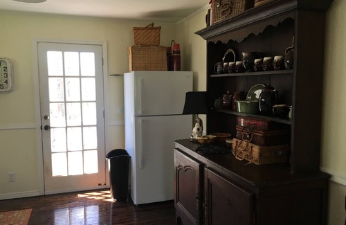 Reed Creek Cottage | 3 Bedroom Cottage on Agritourism Rescue Farm on Beautiful Lake Hartwell -