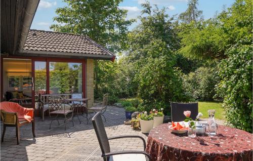Vejlby Risskov House | 3 Bedroom Cozy Home In Risskov