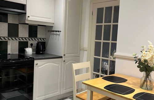 Abbey Wood House | 3 Bedroom Cozy House, Borough Of Greenwich, London