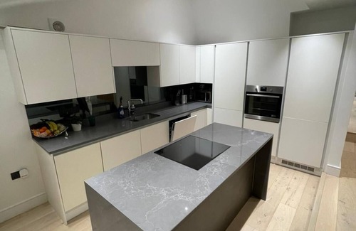 South Richmond Apartment | 3 Bedroom Ground Floor Period Flat Close to Richmond Town Centre, River & Park