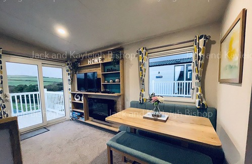Newquay Cabin | 3-Bedroom Holiday Home with Valley Views