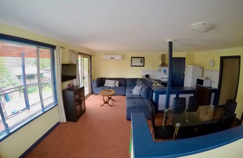 Caloote House | 3 Bedroom Holiday House with River Views