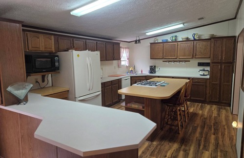 Lake City House | 3-bedroom home in rural Lake City near the Suwannee River and the Florida Trail