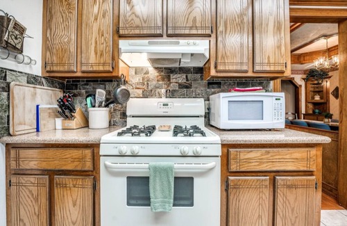Yukon House | 3 bedroom Home in Yukon!