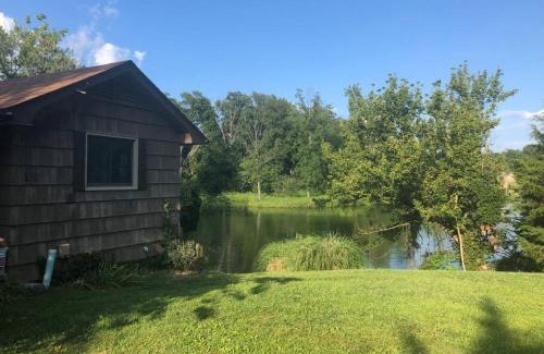 Collinsville House | 3 Bedroom Home - Lake Views on 3 Sides