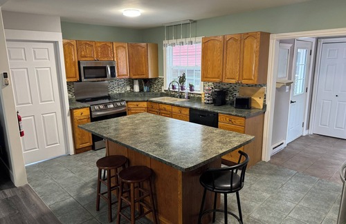 Fredericton House | 3 bedroom | Hot Tub & Pool | No Cleaning Fee