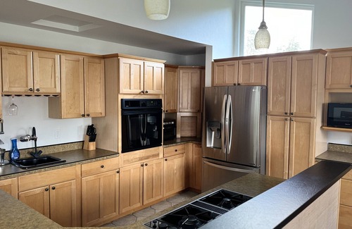 Warrenton House | 3 bedroom house 3 miles from Fort Stevens State Park and 9 miles from Astoria.