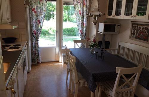 Vittsjo Cottage | 3 bedroom house by forest and lake