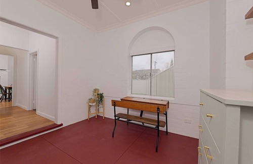 Manuka House | 3-Bedroom House in Griffith Retreat