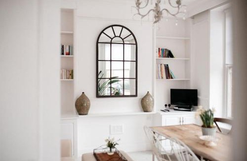 Kew Apartment | 3 Bedroom House in Kew Gardens