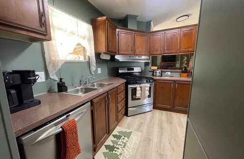 Porum House | 3-bedroom house in Porum Landing, waterfront with lots of space inside and out!