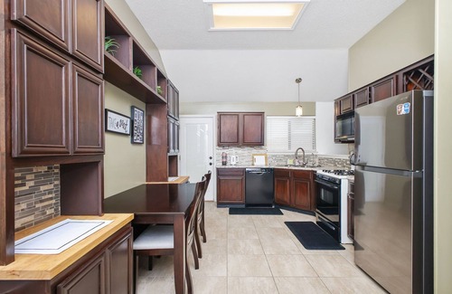 Wetmore House | 3-bedroom house in peaceful San Antonio with WiFi, AC