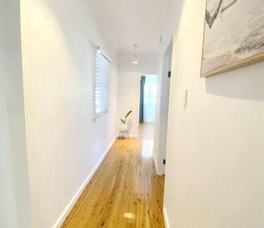 Revesby House | 3-Bedroom House near Train Station with Netflix