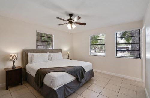 Cocoa House | 3 bedroom House with Renovated kitchen and bath!