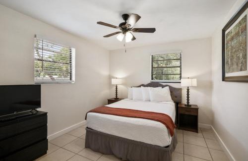 Cocoa House | 3 bedroom House with Renovated kitchen and bath!