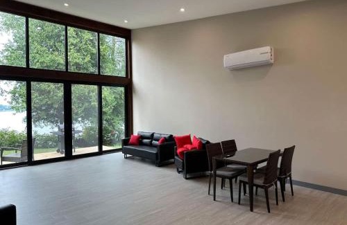 Lakefield House | 3-bedroom Lakefront Villa #3