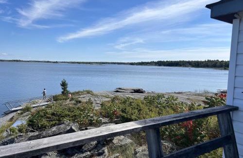 Carling House | 3-bedroom Lakeview Cottage - Rockwood #8