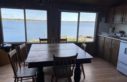 Carling House | 3-bedroom Lakeview Cottage - Rockwood #8