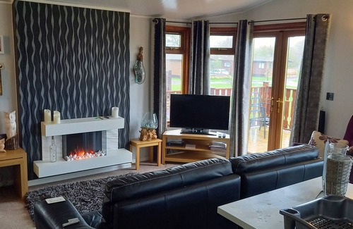 Warton Cabin | 3 bedroom lodge with wifi and leisure facilities