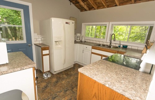 Faraday Cottage | 3 BEDROOM LOOKOUT WATERFRONT COTTAGE - SPRING & SUMMER AVAILABILITY!