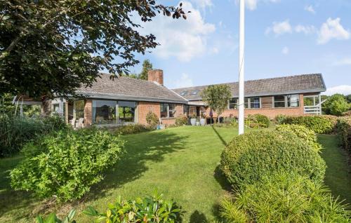 Mommark Strand House | 3 Bedroom Lovely Home In Sydals