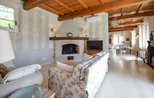 Strettoia House | 3 Bedroom Lovely Home In Pietrasanta