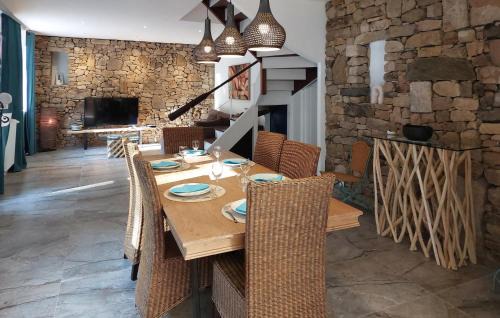Ploubezre House | 3 Bedroom Nice Home In Ploubezre