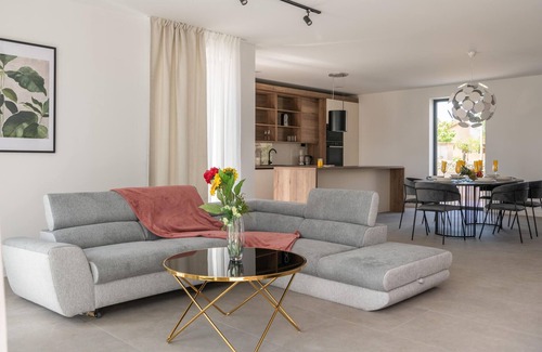 Orbanici House | 3 bedroom nice home in Orbanici