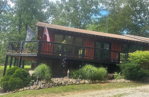 Elk Creek House | 3-bedroom Pet Friendly home on 14 acres with trails and seasonal creeks.