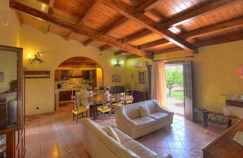 Solarino House | 3 bedroom pet friendly home in Solarino
