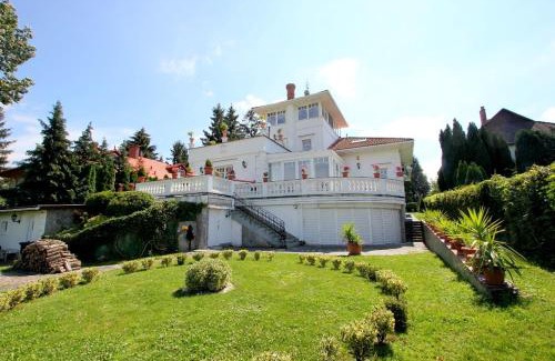 Kovar Apartment | 3 Bedroom Private floor in Luxury Mansion
