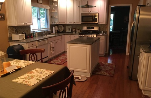 Prospect House | 3 bedroom ranch style home in historic Prospect