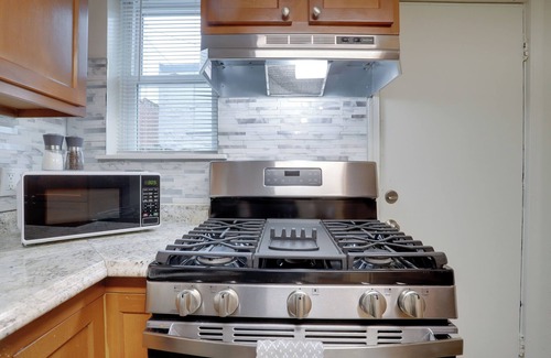 Truxton Circle House | 3-bedroom row house in Downtown DC
