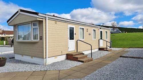 Stepps Resort | 3 Bedroom Self Catering Static Caravan