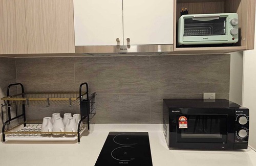 Shah Alam Apartment | 3 Bedroom Suite in Marvelous Shah Alam with WiFi, Gym, Pool & 2 Carpark, Sleeps6