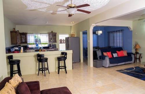 Rhyne Park Village House | 3-bedroom townhome in lovely St.Bran's Burg with WiFi, fitness room