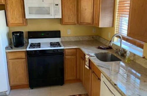 Rahway House | 3 Bedroom Townhouse.