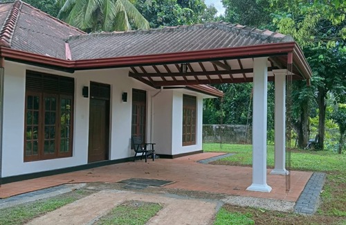 Kekanadura Villa | 3-bedroom villa in charming Rathmale with AC, WiFi. Enjoyable getaway awaits