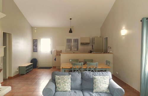 Chalais House | 3 bedroom villa on private domain, heated pool & enclosed garden, airco & WiFi