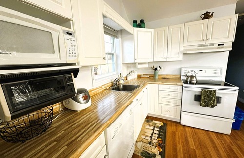 Russellville House | 3 Bedroom Waterfront bungalow on the banks of the Miramichi River