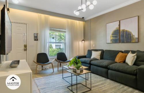 Bay Lake House | 3 Bedrooms 2 Bathrooms Lucaya Village 6-107