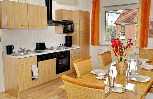 Norderstedt Condo | 3 bedrooms 8 guests quiet 110sqm near airport