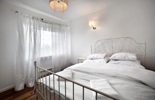 Marymount Apartment | 3 bedrooms Apartment Zoliborz Gwiazdzista