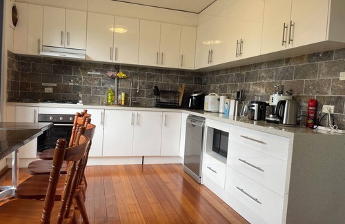 Laverton House | 3 bedrooms Home in Laverton 19 Minutes to Melbourne CBD Center