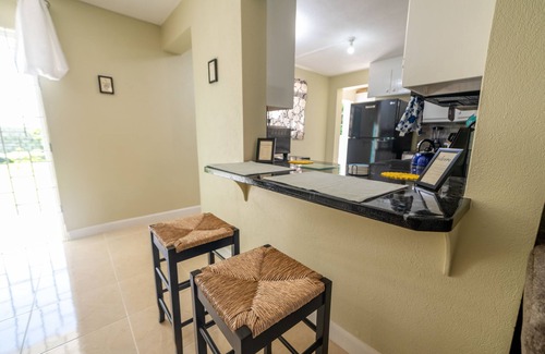 Cane Hill House | 3 Bedrooms in paradise w/fruit trees 3 mins-Oistins!