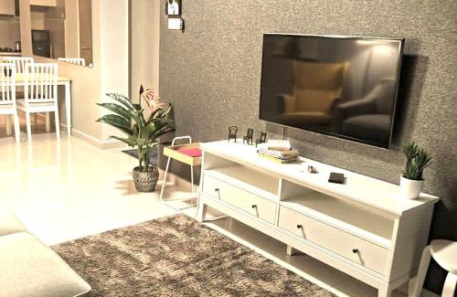 Kuala Lumpur City Centre Apartment | 3 Bedrooms Short Stays Condo at KLCC