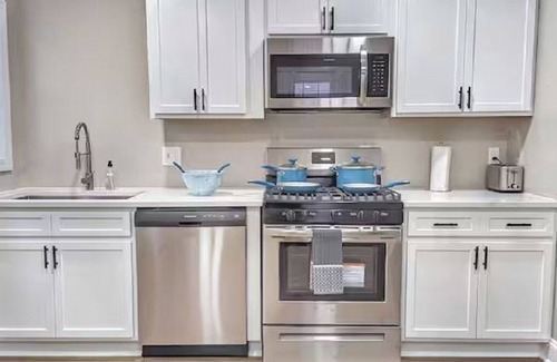 Deanwood House | 3 Blks to Metro near FedEx Field Washington DC