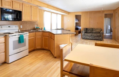 Cadiz Boat Rental | 3 BR Floating Cabin Dog Friendly